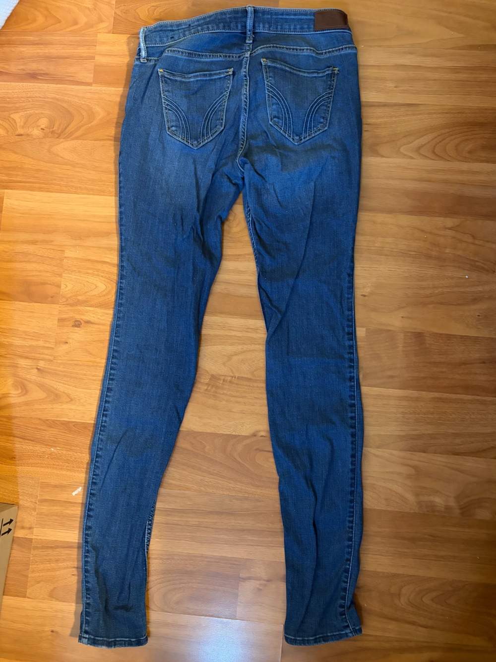 Hollister Skinny Jeans in Faded Blue Wash - Picture 2 of 4